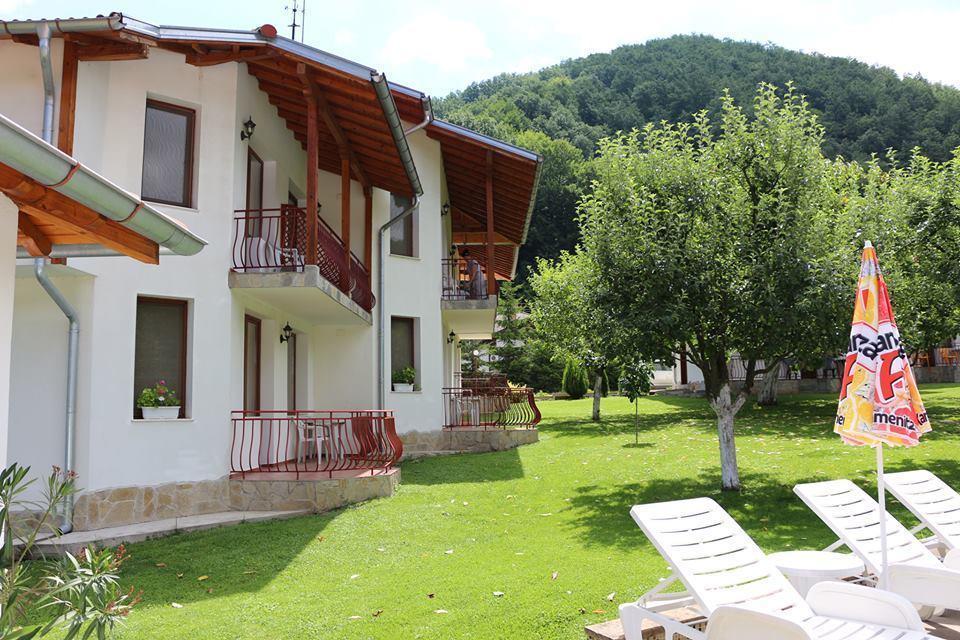 By The River Hotel Complex Balkanets  Экстерьер фото