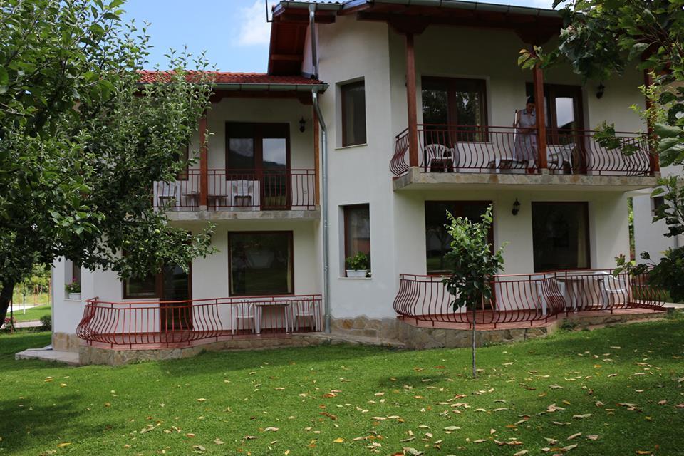 By The River Hotel Complex Balkanets  Экстерьер фото