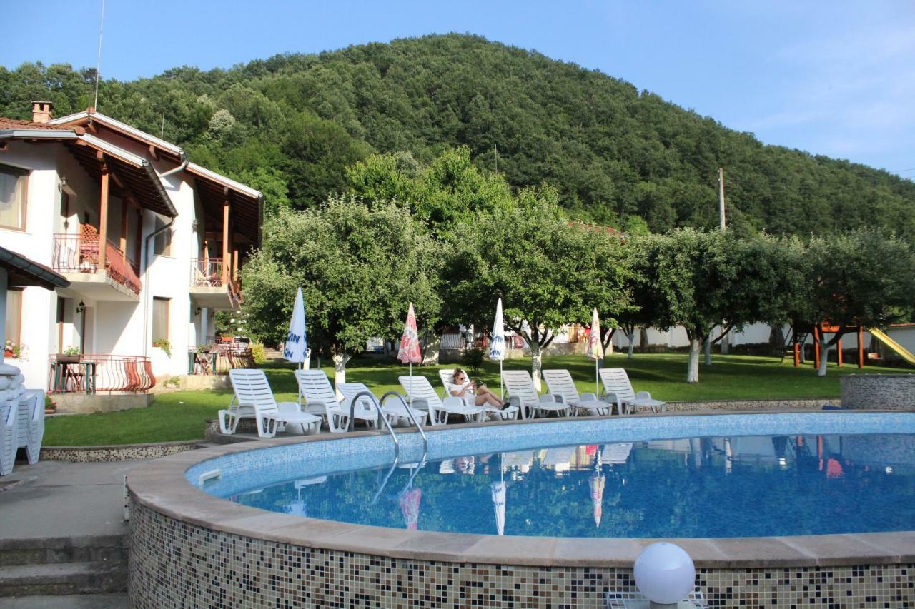 By The River Hotel Complex Balkanets  Экстерьер фото