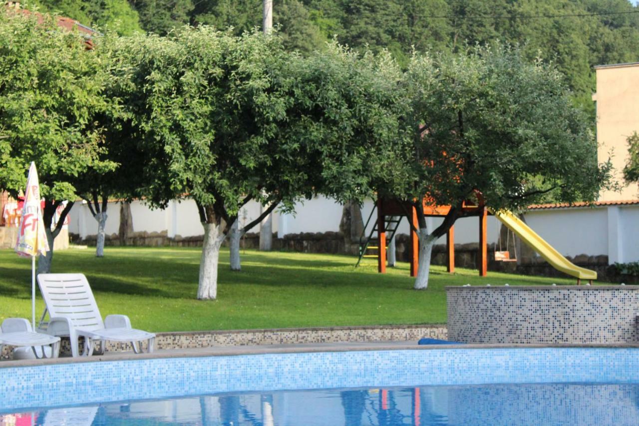 By The River Hotel Complex Balkanets  Экстерьер фото