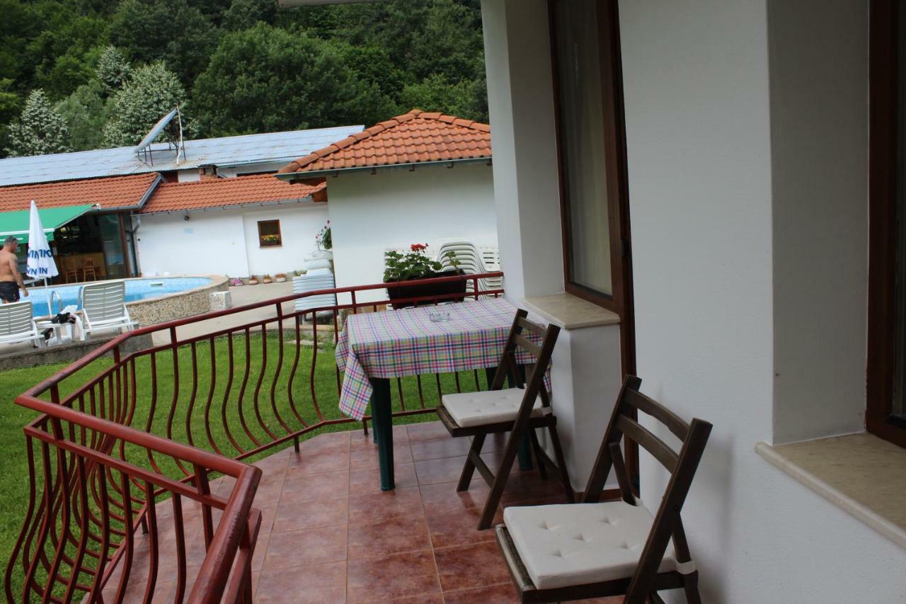 By The River Hotel Complex Balkanets  Экстерьер фото