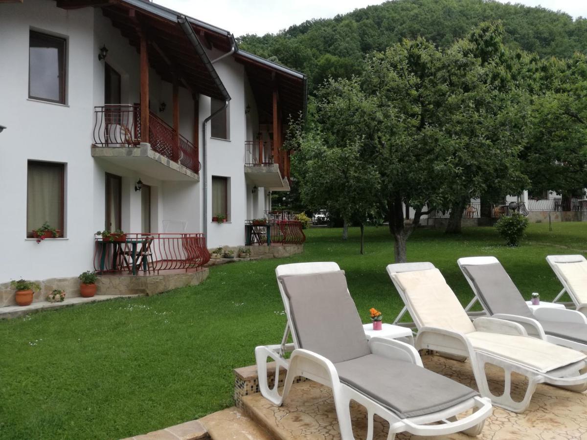 By The River Hotel Complex Balkanets  Экстерьер фото